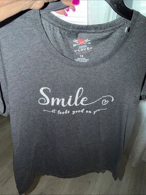 Charcoal 'Smile' Short Sleeve Tee - 1X